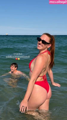 Molly Carlson [ molly-carlson ] - Who loves the devious look? 😏😇
