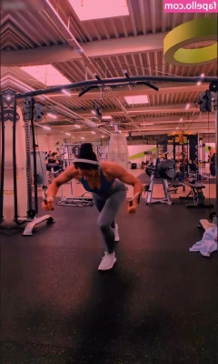 JuleTheFox - Push me to the ground and fuck me daddy!