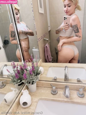 adrivainilla - Want to be drained by 2 pairs of feet   May the 4th be with you