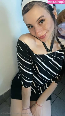 rocioorous - Big manly hands for my big ass 🍑 making you look at it feels so