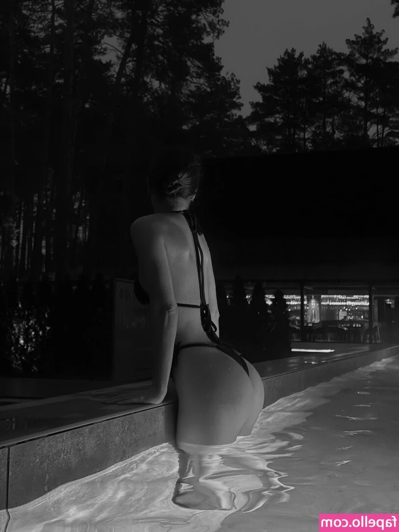 xlunagraciex - Turning the hotel heating up to 27  just so you can lounge around nude