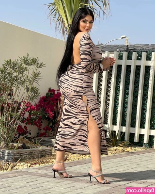 Salma Elshimy [ salma-elshimy ] - can a giantess be 5 ft tall? lemme sit on you let’s test this
