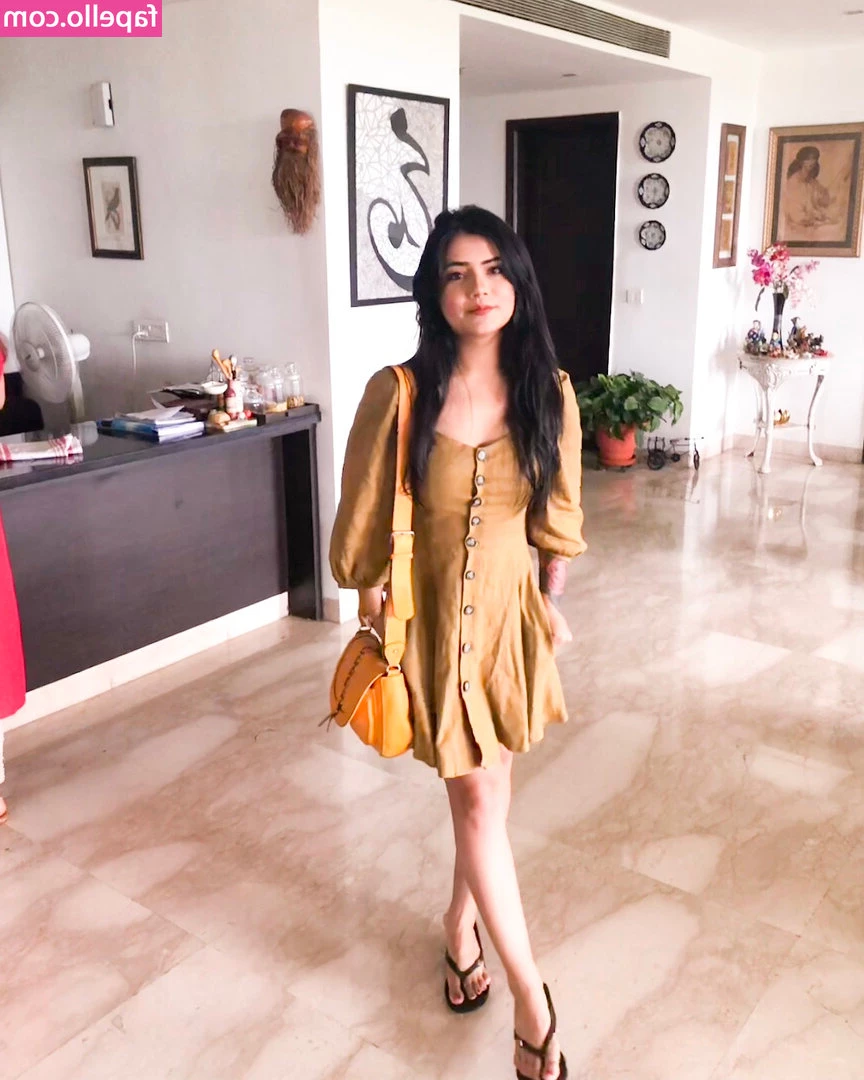 Saaniyax - Who s cumin today
