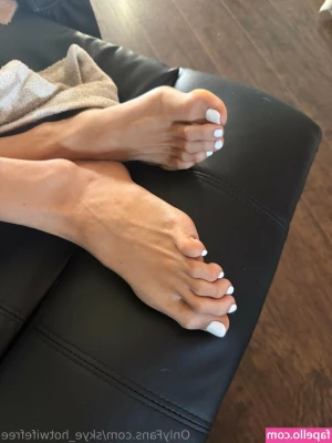skye_hotwife_vip [ skye-hotwife-vip ] - Give me your best joke. Go.