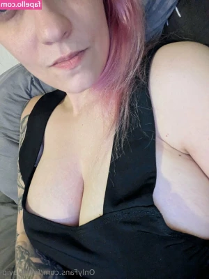 faehelovip - Wait for it ....  x) So how's Monday going for you?   🖤 Oily 2B