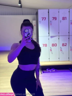 cute_sophia [ cute-sophia ] - Swipe to roll me on my back and spread my legs