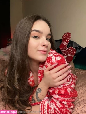 cute_sophia [ cute-sophia ] - Happy Thicc Thursday   Check you DMs to watch me shake my ass at you