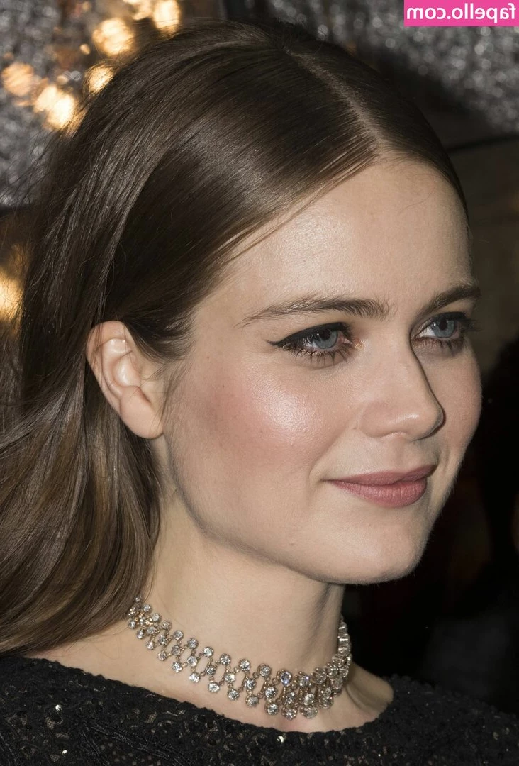 Hera Hilmar [ hera-hilmar ] - It s a lot  can you handle it