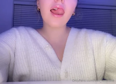  [ feet-feminine ] - Let me get into position for you 🥵