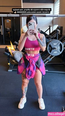 Nicole Diretora [ nicole-diretora ] - Legs for days