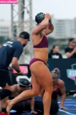 Brooke Wells [ brooke-wells ] - I ACTUALLY TASTE LIKE CHOCOLATE AND LOOK AT ALL THAT CAKE 👀🎂