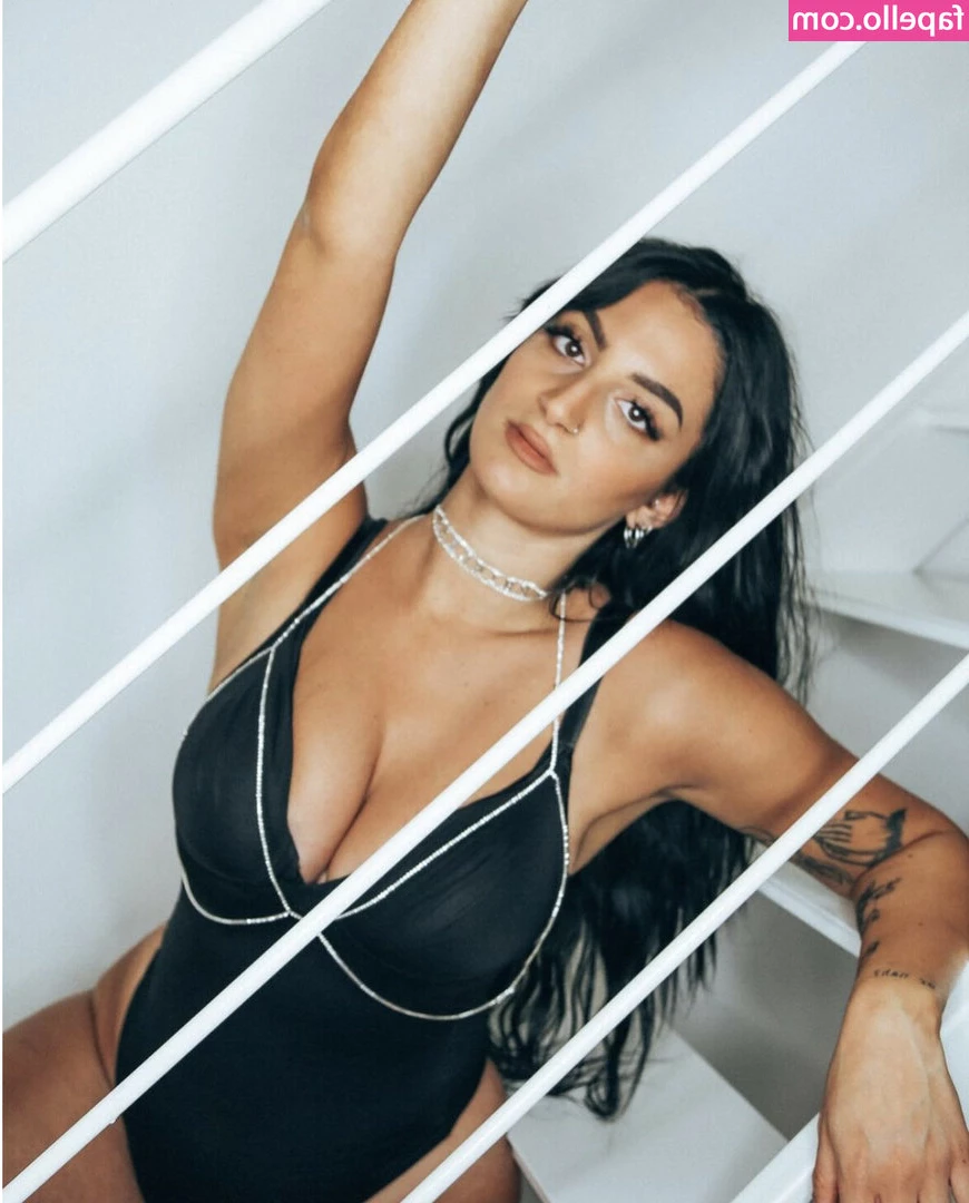 misschampagnemami - I bounce up and down on his massive cock until he busted inside me 