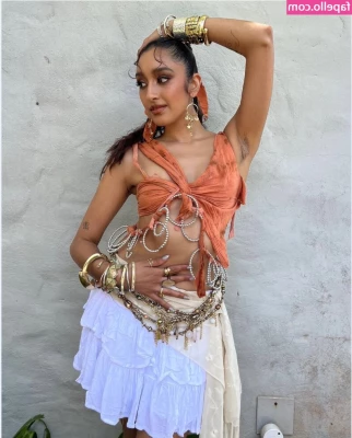 Raveena - I wish I had the real thing to play with can you help daddy