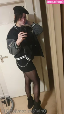 jory011 - My big booty is making this skirt look small. Does it look Good on me