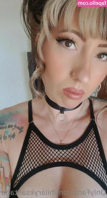 hilaryksantana - Pov   you just woke up  you ve already had it hard  and you find me