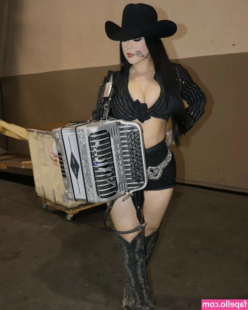 America Cuevas [ america-cuevas ] - Just heating up your timeline 🔥
