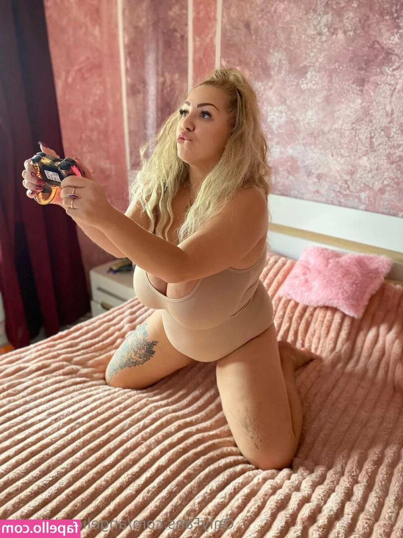 angelica_big_tits [ angelica-big-tits ] - Got a little too horny 😏😈💦💦  Like this post if you’d
