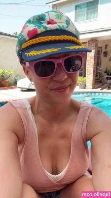 Jodie Sweetin [ jodie-sweetin ] - Happy Halloween guysss 🎃 Now can I come arrest you in my police