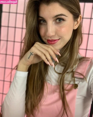 frivolousfox - Should I go live tonight
