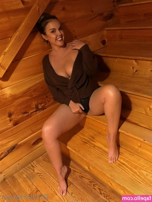 Dillionharper - I'm turning into a right lady of leisure! 😝 Made some colour