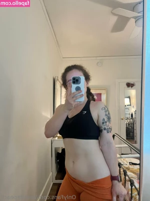 apetitepeach - Hit me up if you are a fan of hairy bush and hot accent 