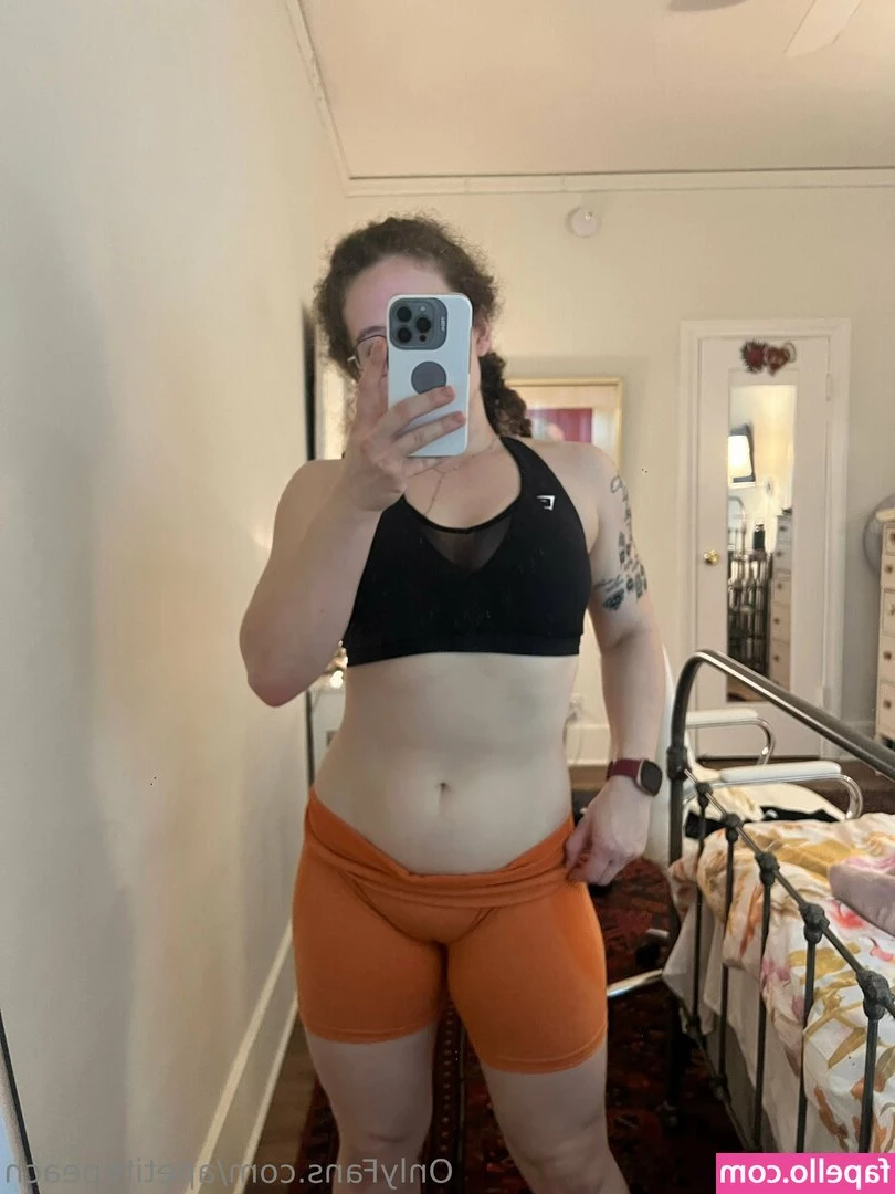 apetitepeach - Daddy you up? 😝 my pussy is wet and I need someone to watch me