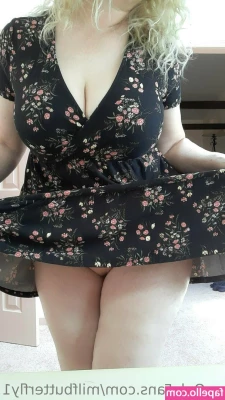 milfbutterfly1 - Kiss her pussy goodnight. Every night 😉