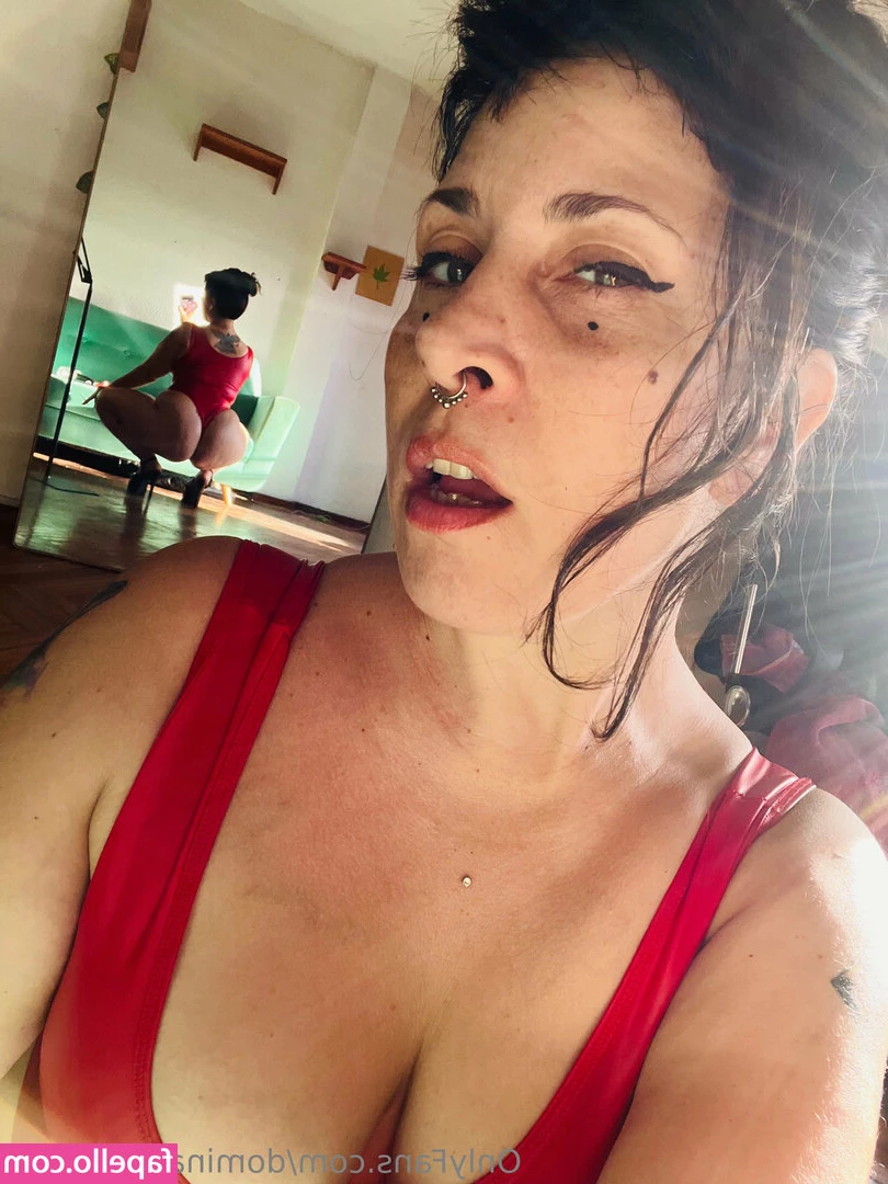 dominatrixmagali - Who's going to eat my ass today? 🤭💦