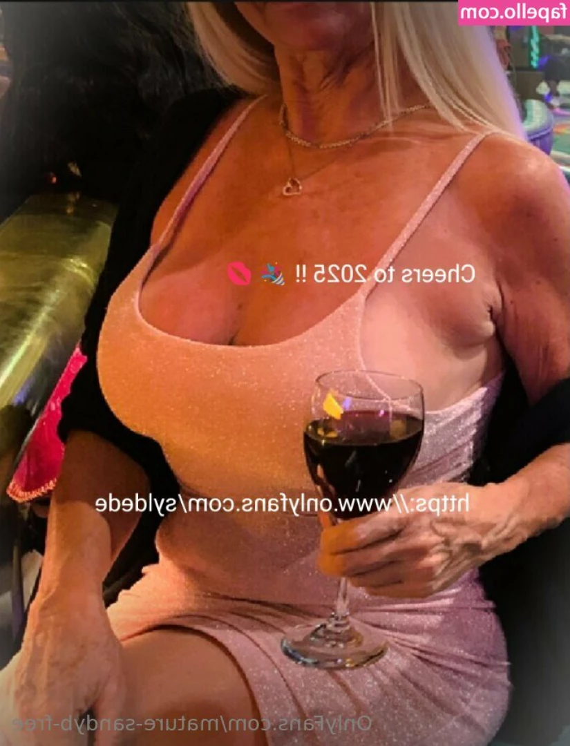 mature-sandyb-free - Whatcha looking at down there?
