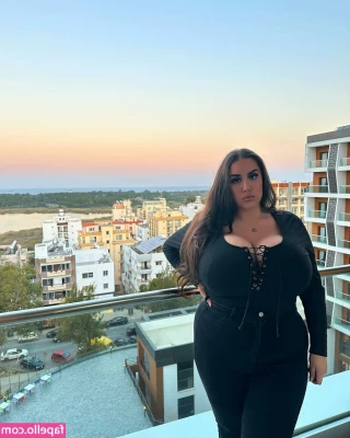Pettiana | Cypriotmami [ pettiana-cypriotmami ] - just a snack having a snack after work 🥰