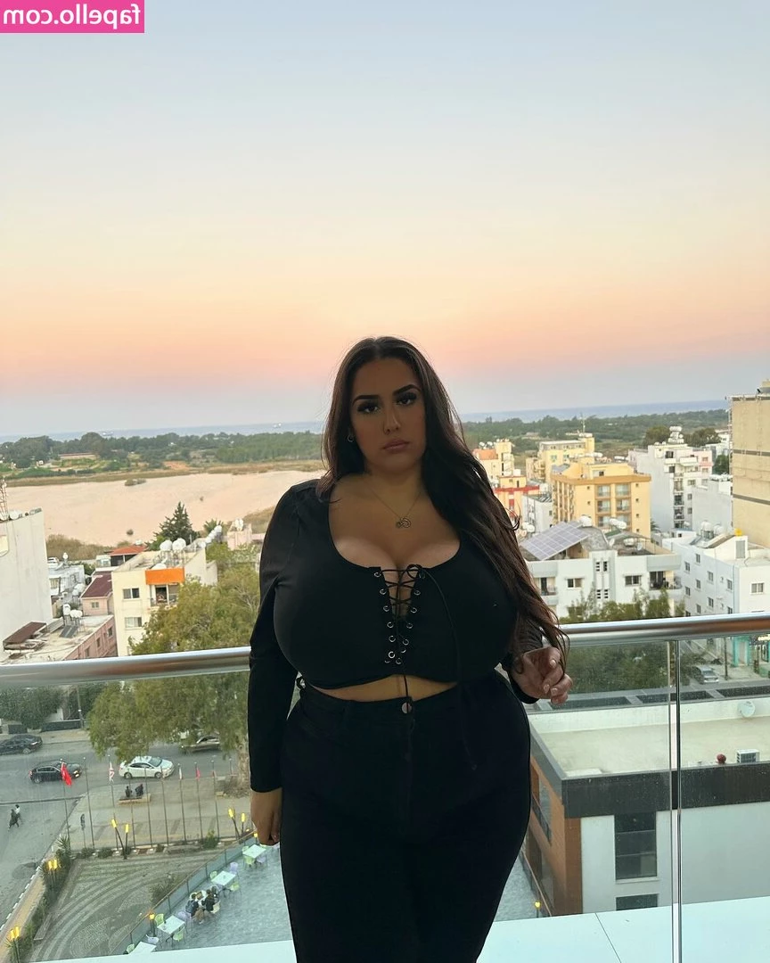 Pettiana | Cypriotmami [ pettiana-cypriotmami ] - Chilling out in Palm Springs