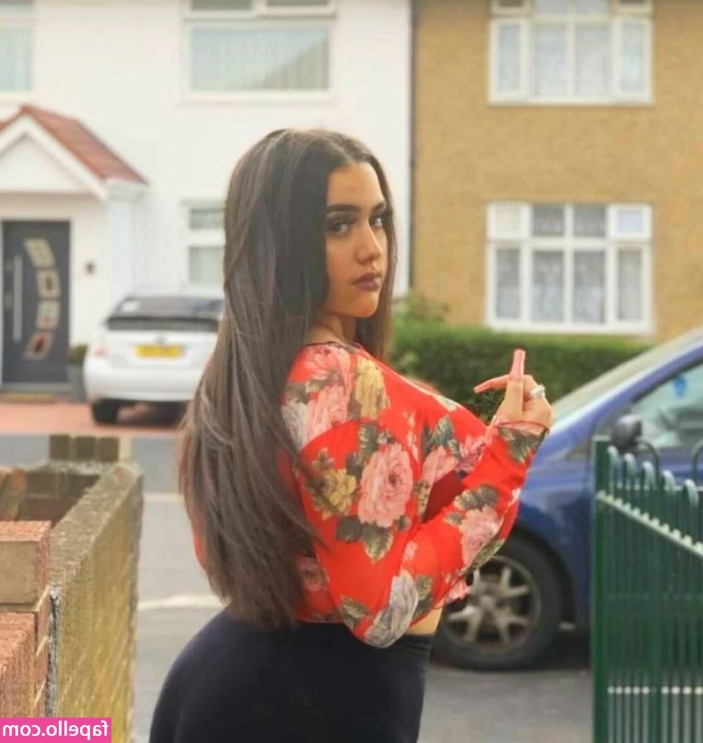 Pettiana | Cypriotmami [ pettiana-cypriotmami ] - Is this the angle for you? 🤭