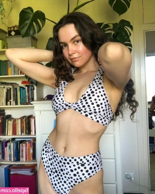 Lucy Holz [ lucy-holz ] - What to expect on a vid call with me…I can take it all 😛