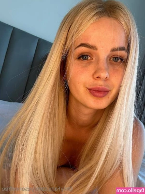 yesoneefree - POV you catch me sunbathing by your pool  naked