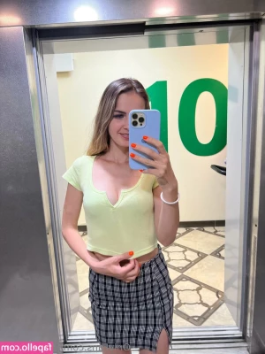 yesoneefree - I love jerking my cock in public