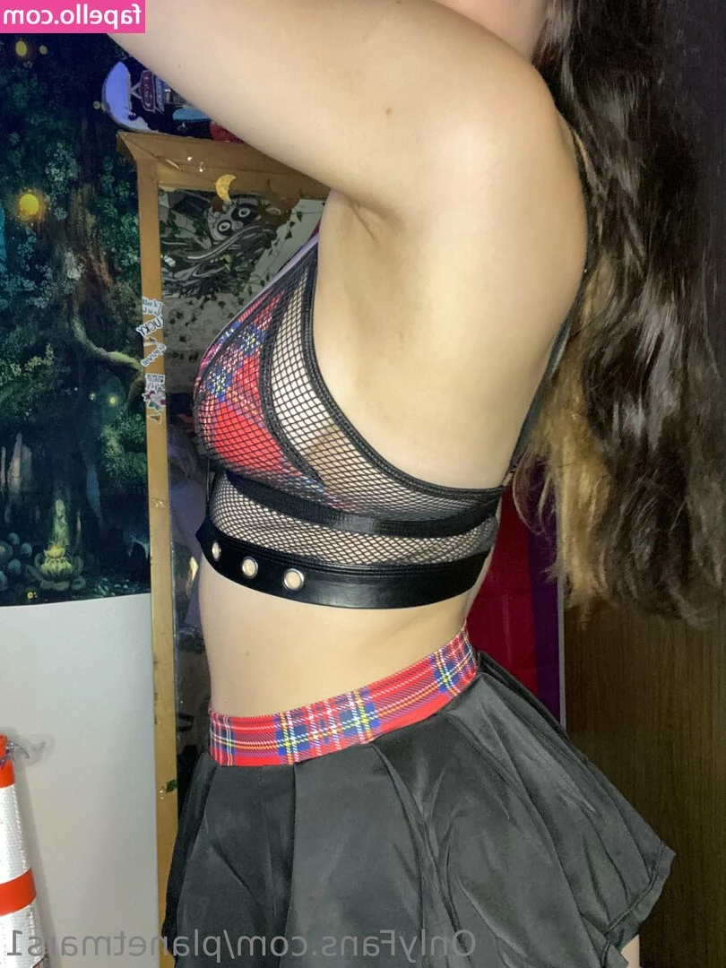 Kali Molzon [ kali-molzon ] - Happy Moanday 😈