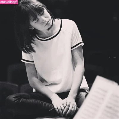 Alice Sara Ott [ alice-sara-ott ] - Showing off my piercings again