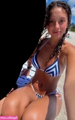 Nikki Grigoriou - Nikki.grigoriou [ nikki-grigoriou-nikki-grigoriou ] - tits out on a monday night