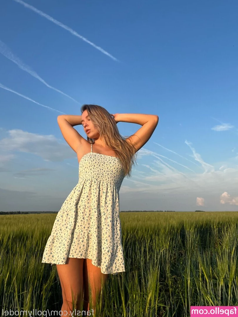 Polina Azarova [ polina-azarova-2 ] - Spending the weekend enjoying the last of summer and planning for