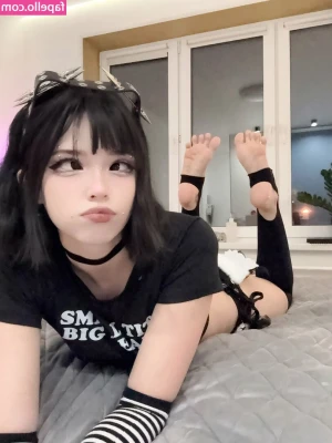 Temikkkk - Just me dumb and wiggly in bed