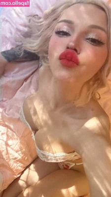 katyuskamoonfoxfree [ katyuskamoonfoxfree-1 ] - These boobs are out of control!