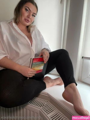 itskailaxox - Good #sexysolesweekend morning!!!!!! #mikaylamiles #soles #oongtoes
