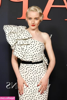 Julia Garner [ julia-garner ] - So hear this I get so many messages and compliments tell me that I am