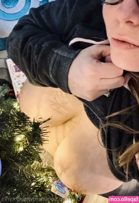 nerdynaughtynrs - Eu quero sentar no seu pau assim 🙈