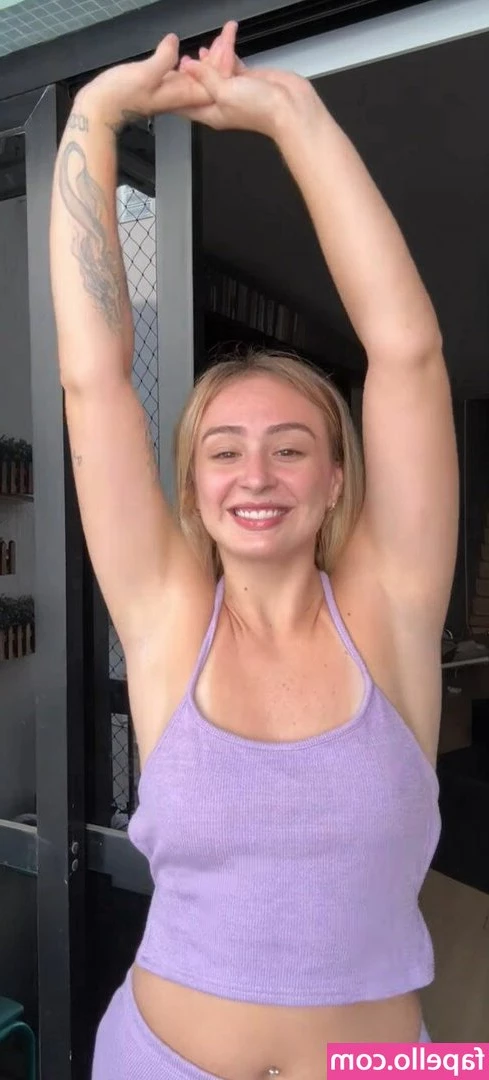Gabi Gagliassi [ gabi-gagliassi ] - have you opened our new rough bg video yet? 🥵  my p3riod is