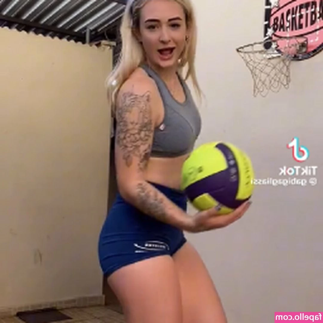 Gabi Gagliassi [ gabi-gagliassi ] - Injuries don t stop me from rubbing this kitty