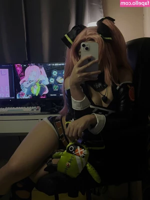 miaobunn - We're halfway through December so here's some Cheeky snaps to perk up