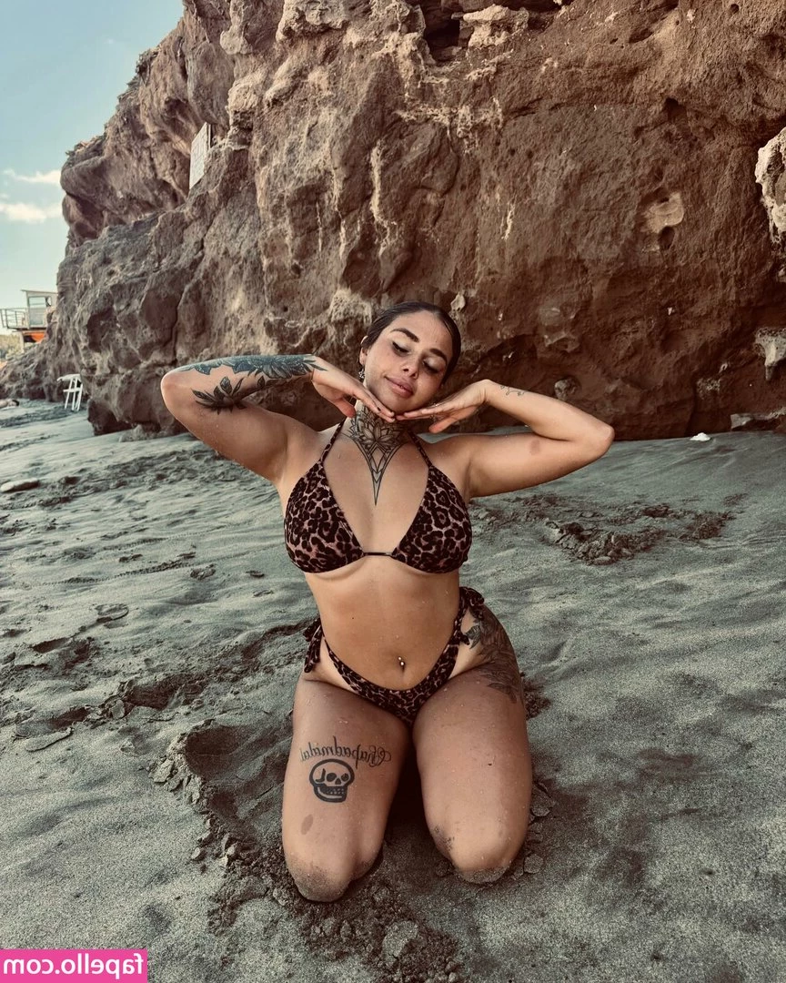 Coco Cianciarulo [ coco-cianciarulo ] - I need money and want to start posting again  anybody still love me
