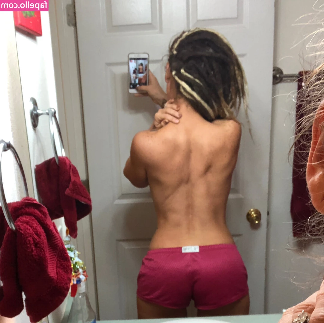 Christina Randall [ christina-randall ] - Task: make yourself pretty and or a humpy task...