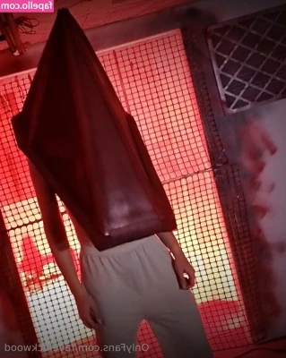 fayelockwood - wouldn't be a week without an asshole peek 👀